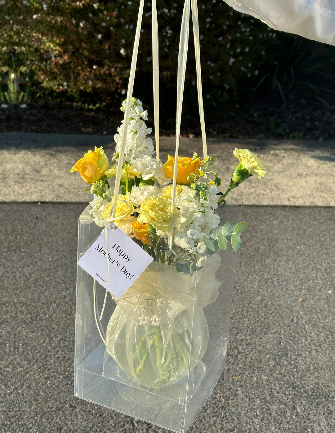 [Sold Out] Yellow White Vase Arrangement with wrapping cloth