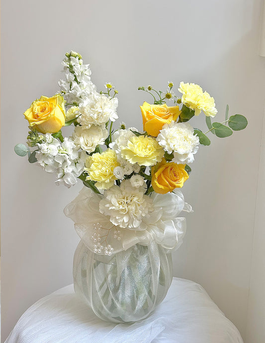 [Sold Out] Yellow White Vase Arrangement with wrapping cloth