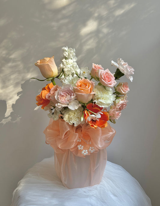 [Sold Out] Peach White Vase Arrangement with wrapping cloth