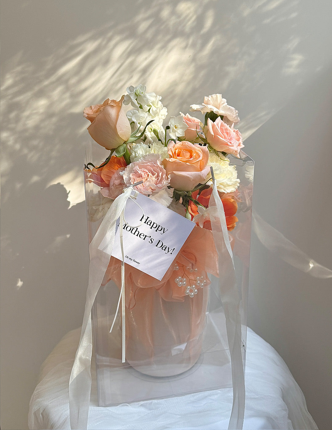 [Sold Out] Peach White Vase Arrangement with wrapping cloth